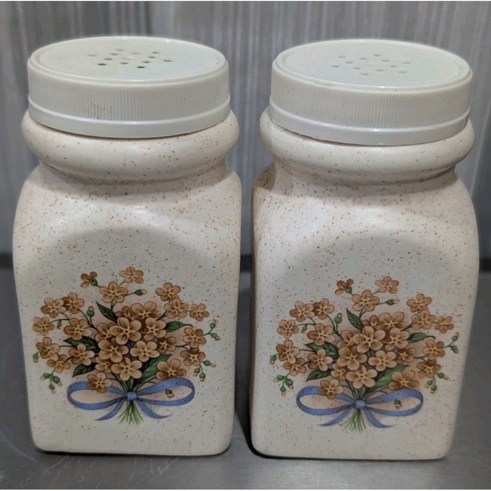 Vintage Homemade Ceramic Salt And Pepper Shakers With Flower‎ Bouquet